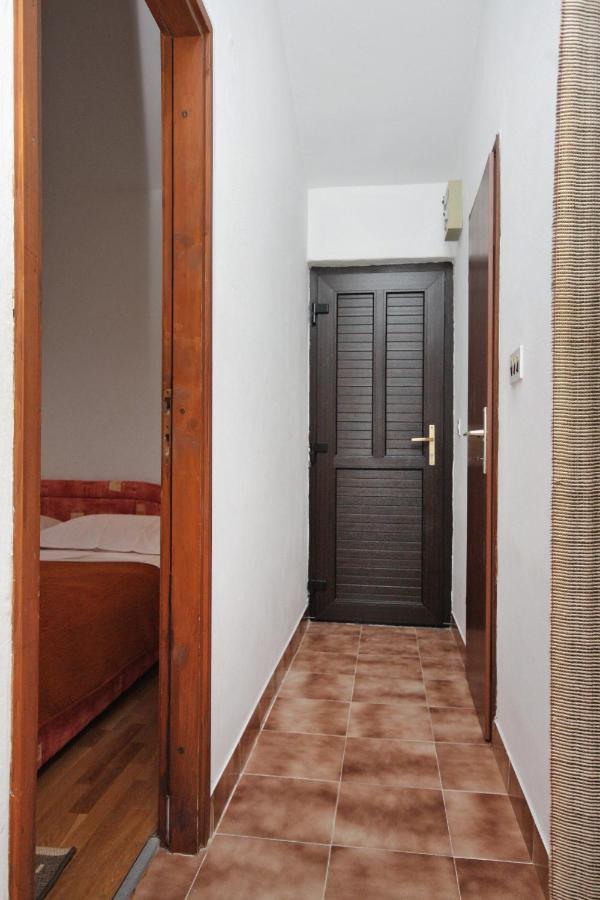 Apartments By The Sea Nemira, Omis - 5884 Tice Exterior foto