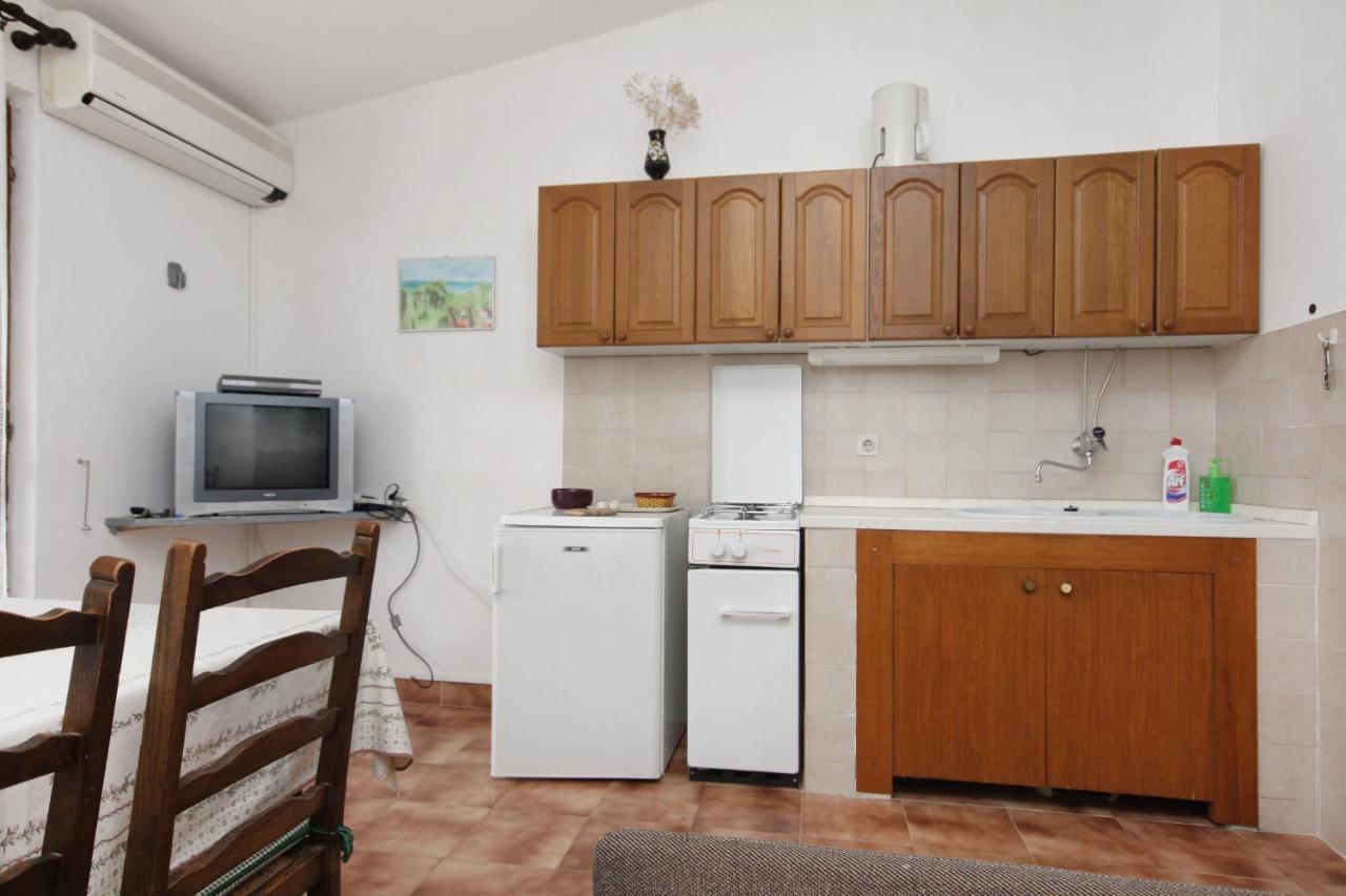 Apartments By The Sea Nemira, Omis - 5884 Tice Exterior foto